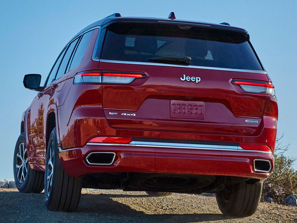 2021 Jeep Grand Cherokee L Rear Angle